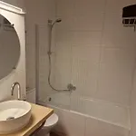 2 公寓 *